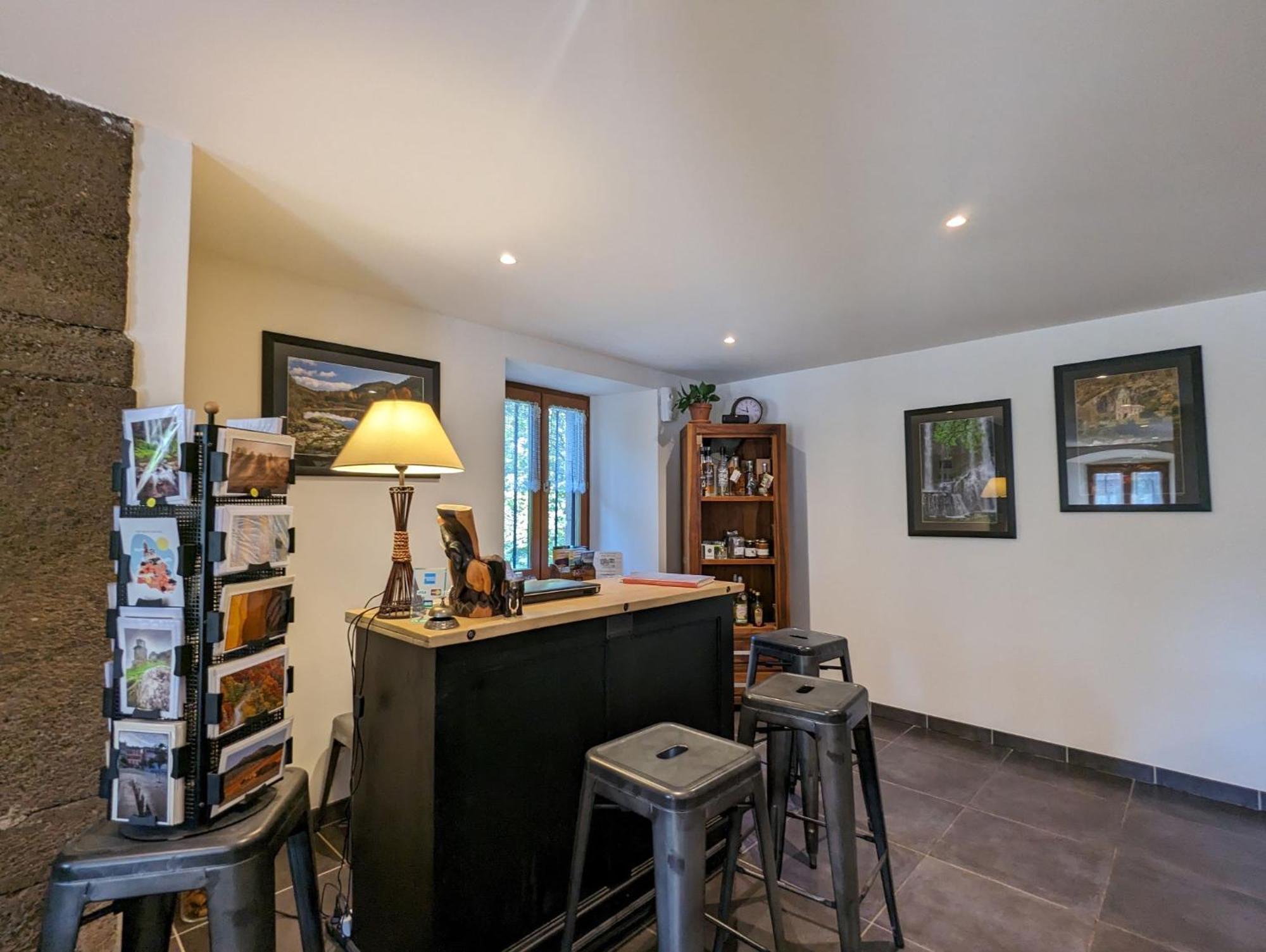 克洛斯红石酒店 Saint-Privat-dʼAllier 外观 照片