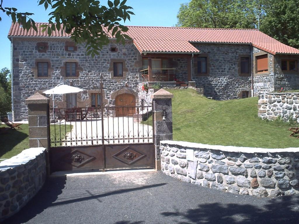 克洛斯红石酒店 Saint-Privat-dʼAllier 外观 照片